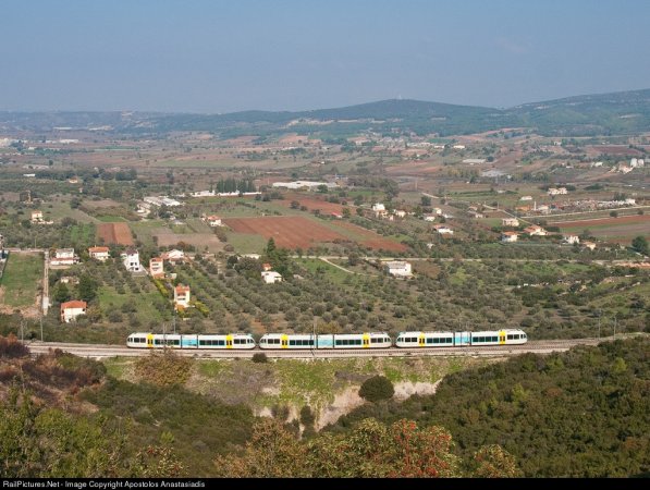 Train pulls into Avlon