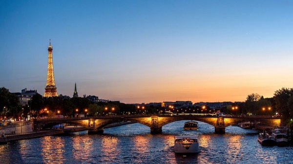 Eiffel Tower 
